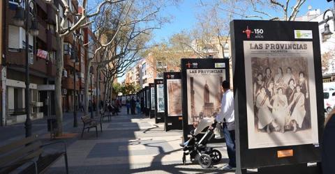 Carmen_Javega_inauguración exposición portadas 